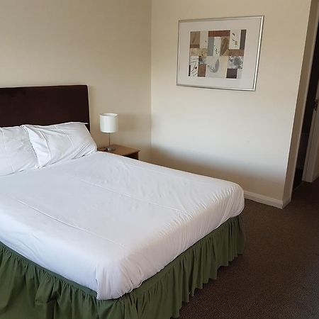 Plough Motel Stoke-on-Trent ภายนอก รูปภาพ