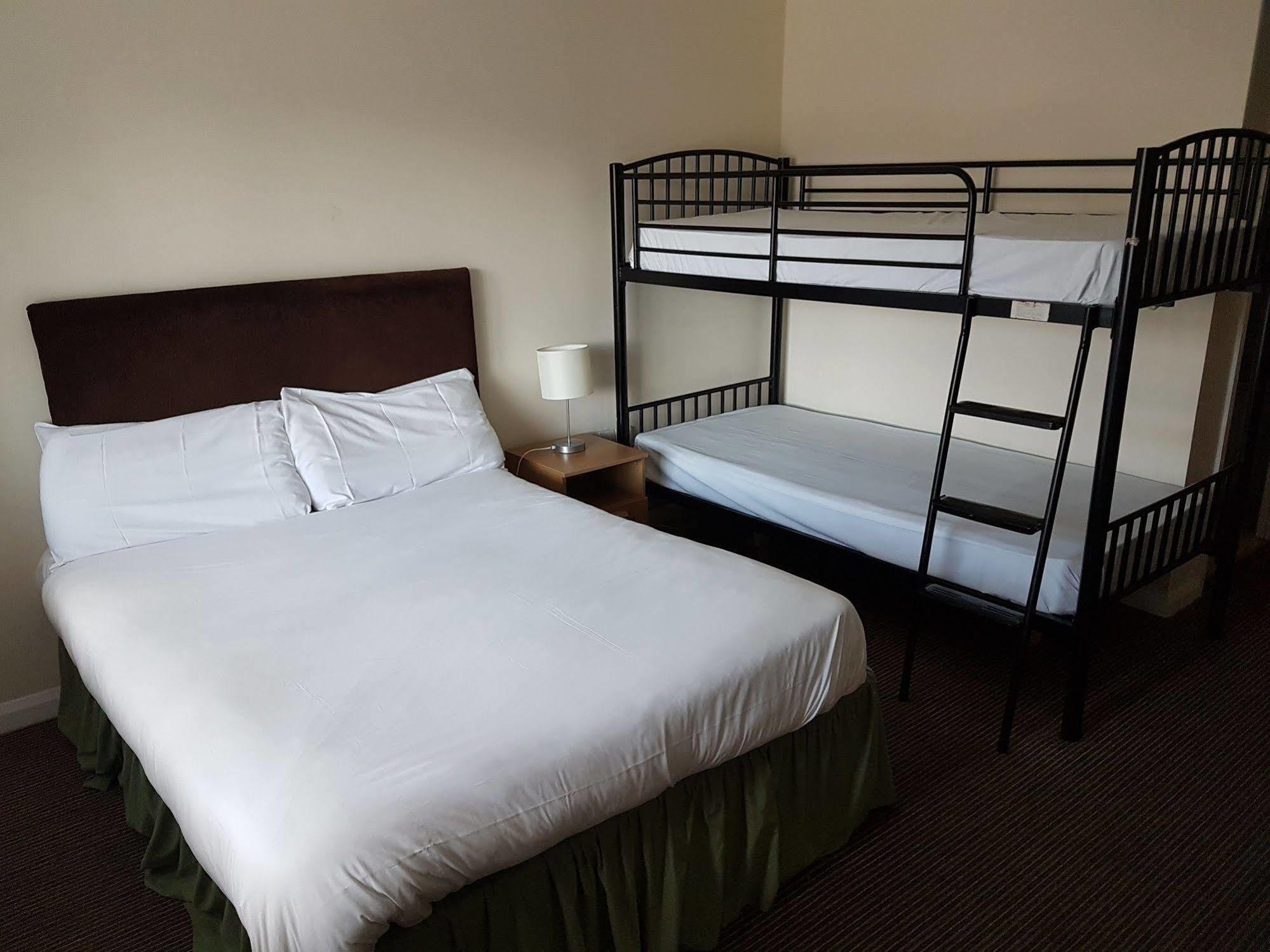Plough Motel Stoke-on-Trent ภายนอก รูปภาพ