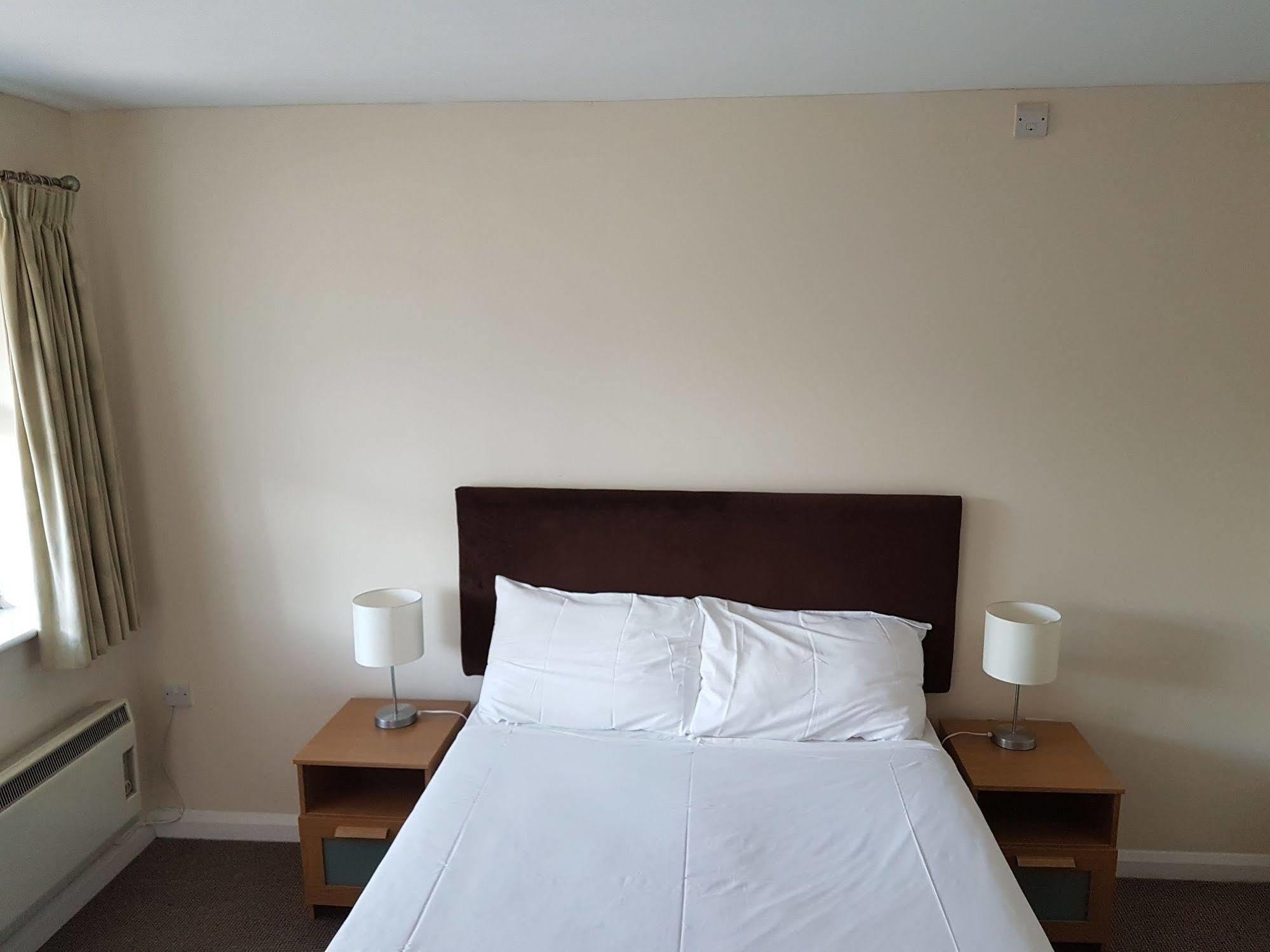 Plough Motel Stoke-on-Trent ภายนอก รูปภาพ