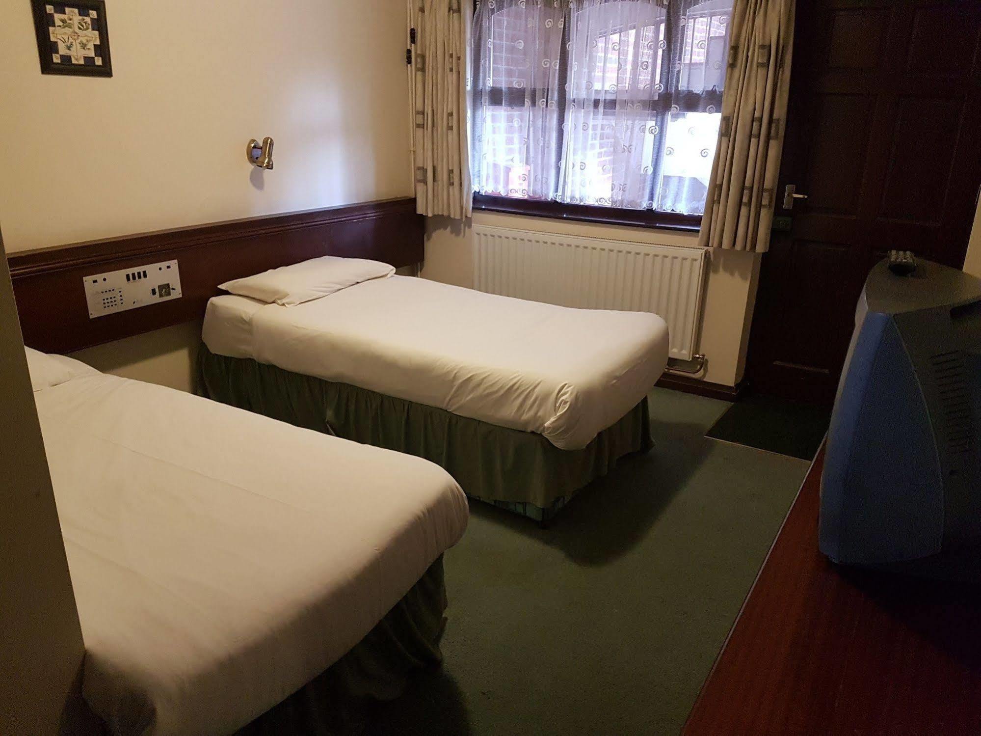 Plough Motel Stoke-on-Trent ภายนอก รูปภาพ